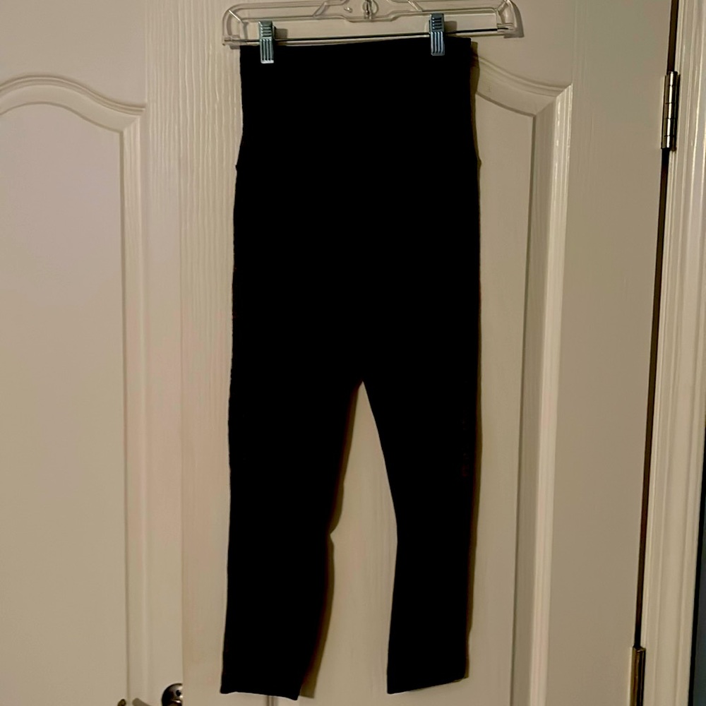Lululemon size 4 expresso color with velvet stripe 23 in.